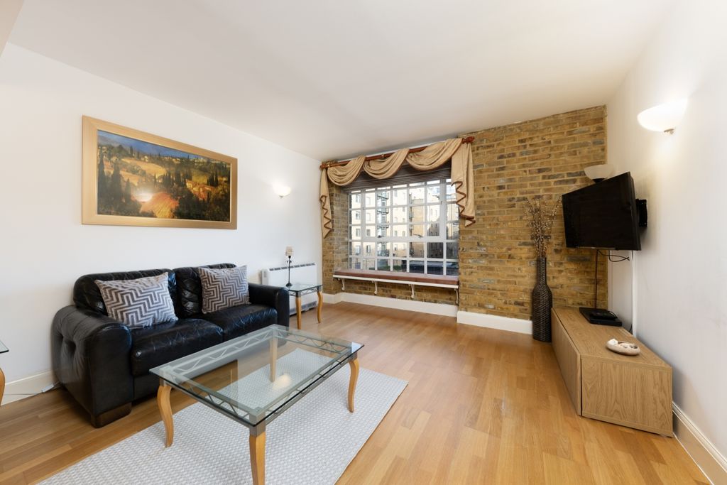 Property photo 3 of 10 Tamarind Court 18...