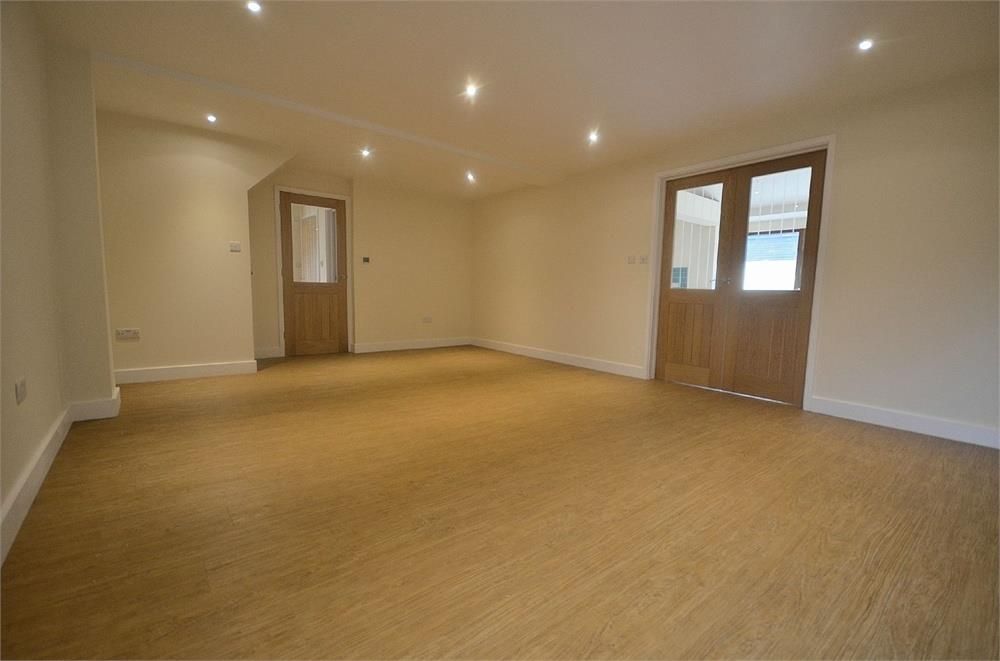 Property photo 3 of 8 3