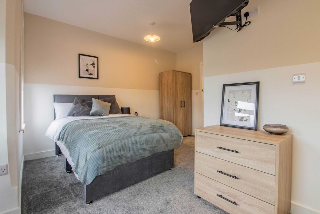 Property photo 1 of 12 E-2