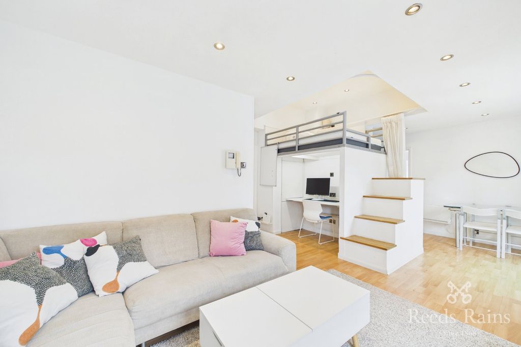 Property photo 3 of 17 Picture No. 06