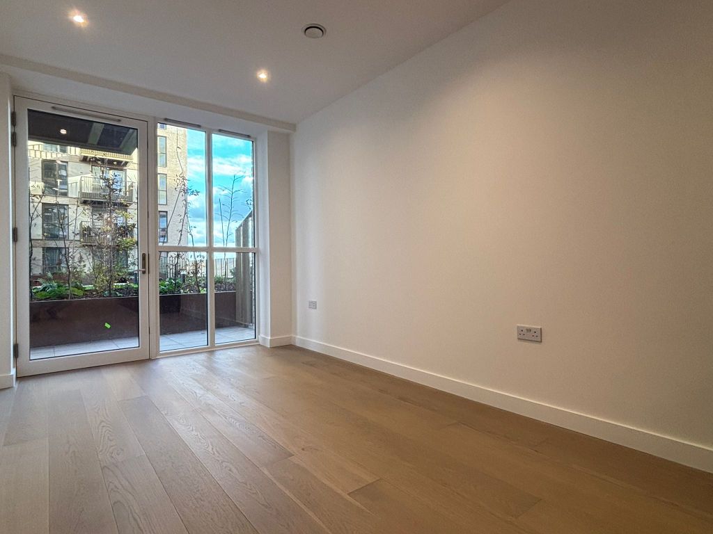 Property photo 1 of 14 Living Room