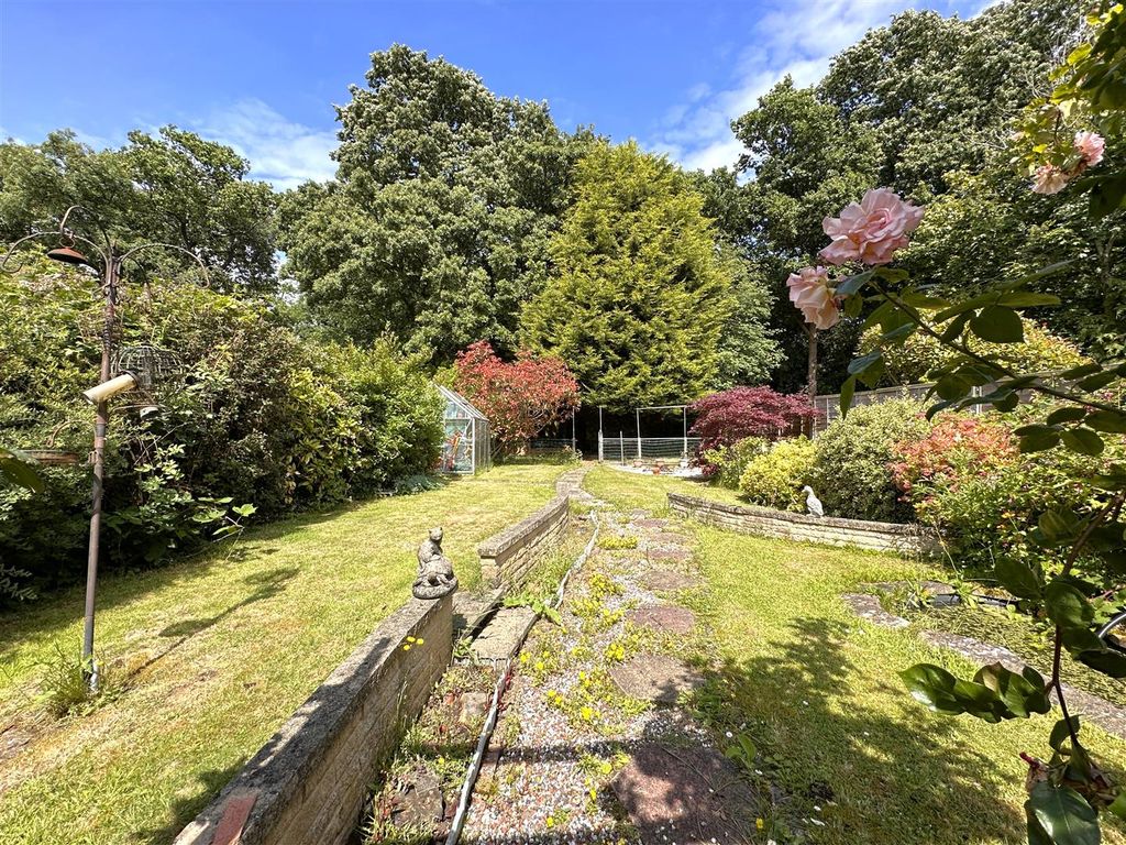 Property photo 2 of 17 Lovely Private Garden 069