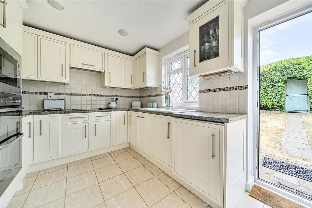 Property photo 3 of 15 Kitchen