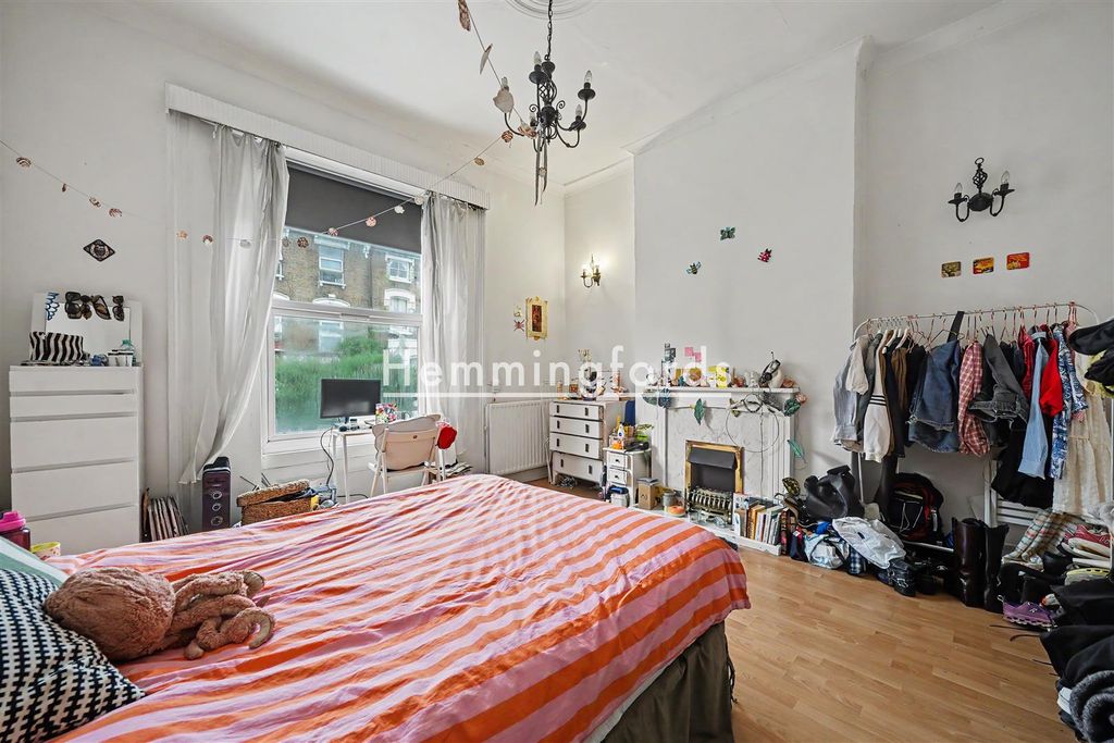 Property photo 2 of 15 Albion Road N16-1.Jpg