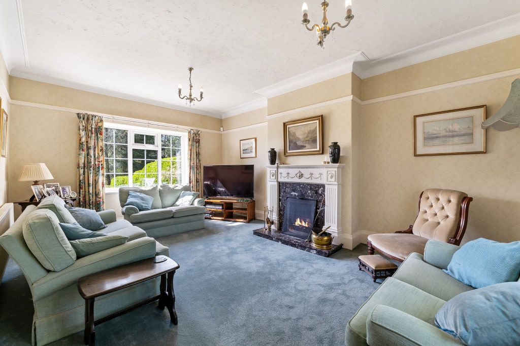 Property photo 3 of 34 Photograph 8