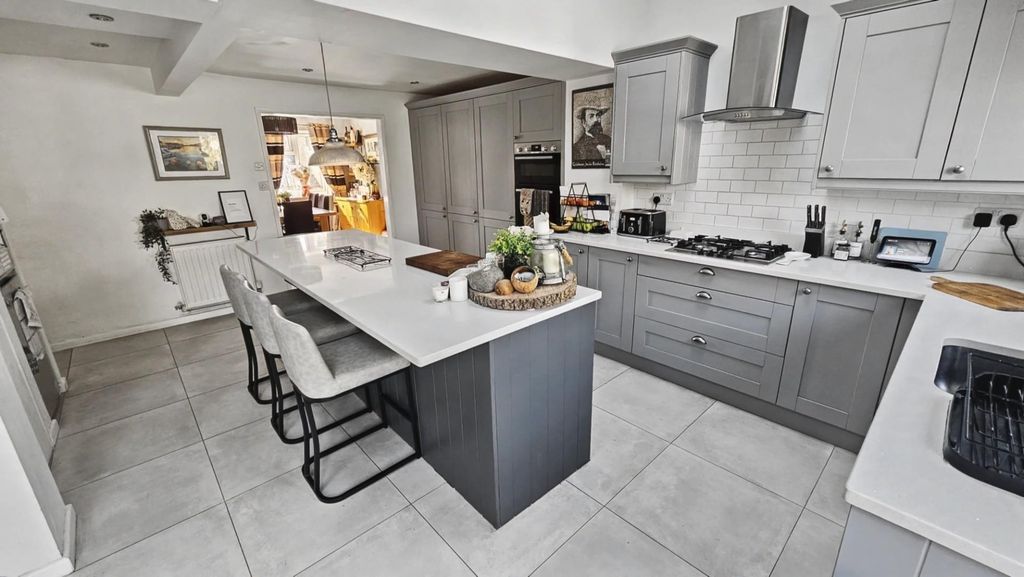 Property photo 2 of 22