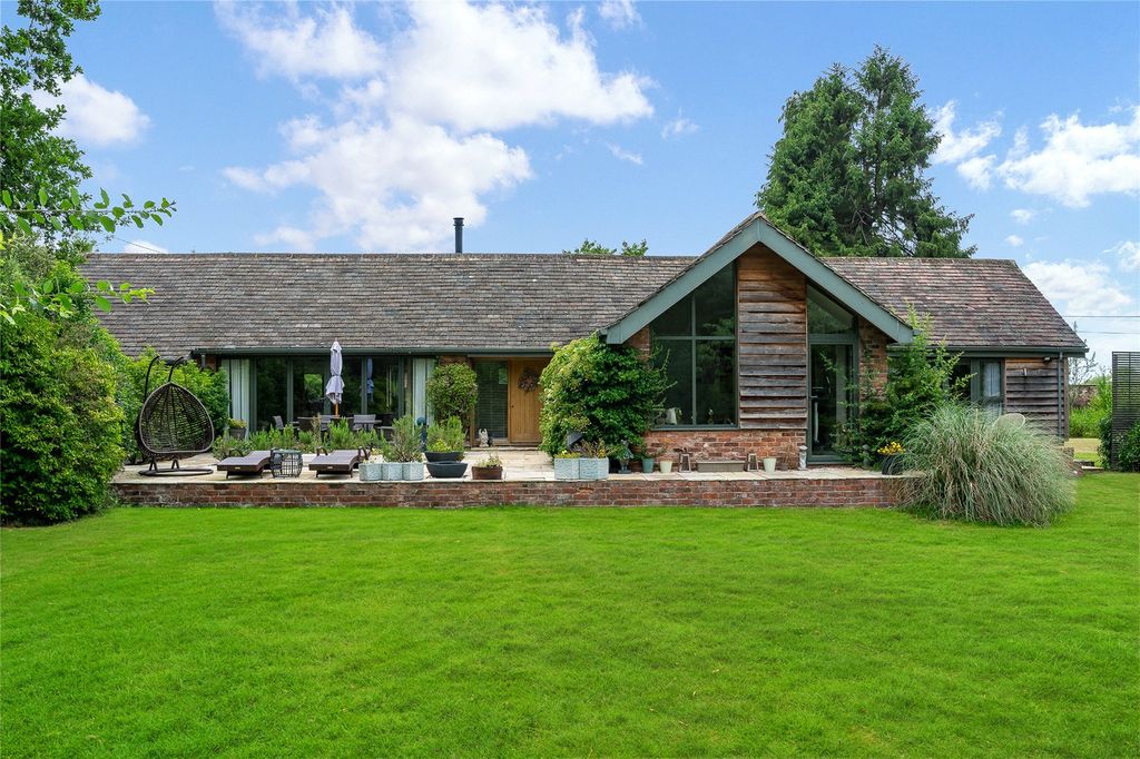Property photo 1 of 27 Manor Lodge