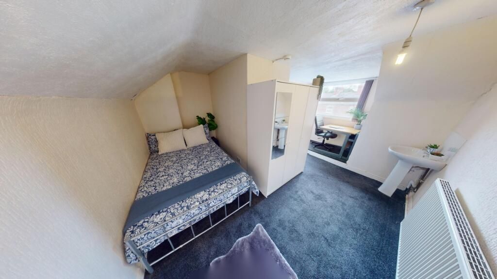 Property photo 3 of 7 Bright And Tidy Single Bedroom Featuring A Comfort...