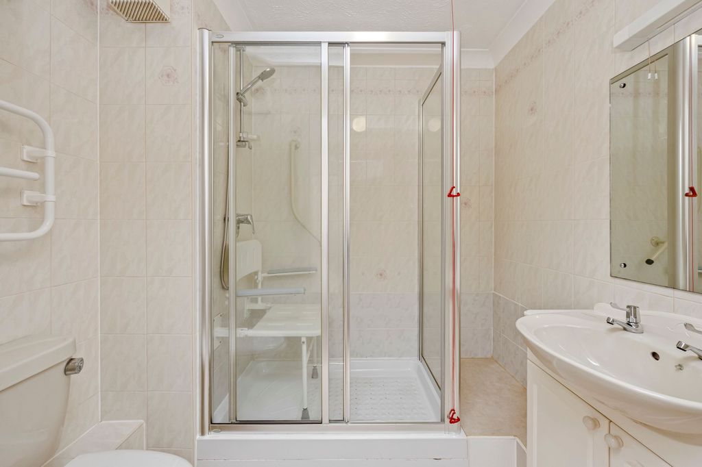 Property photo 3 of 17 Shower Room