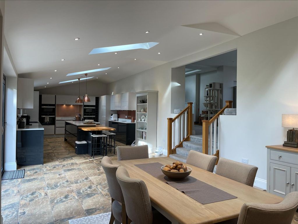 Property photo 2 of 22 01965C07.Jpeg