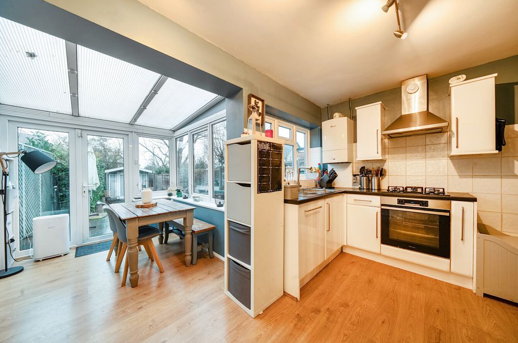 Property photo 3 of 29 1399943-30-696636...