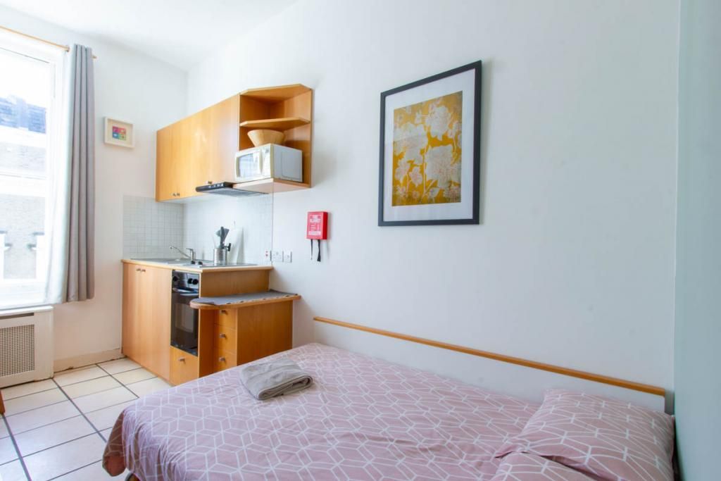 Property photo 1 of 8 Studio For Rent