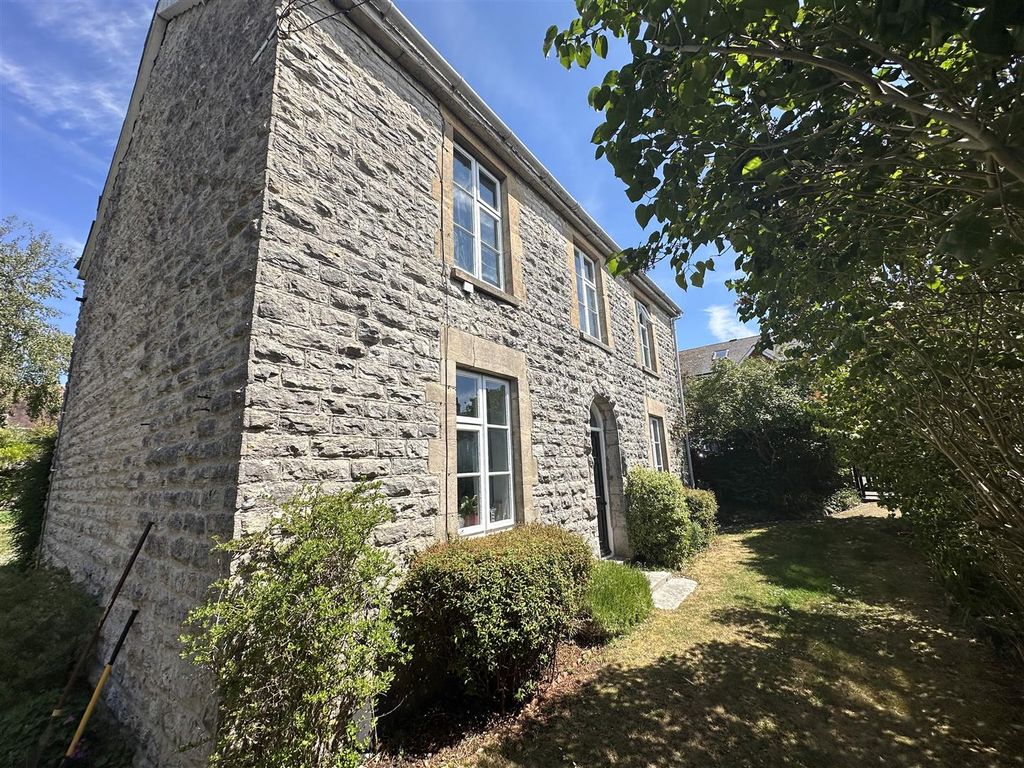 Property photo 2 of 21