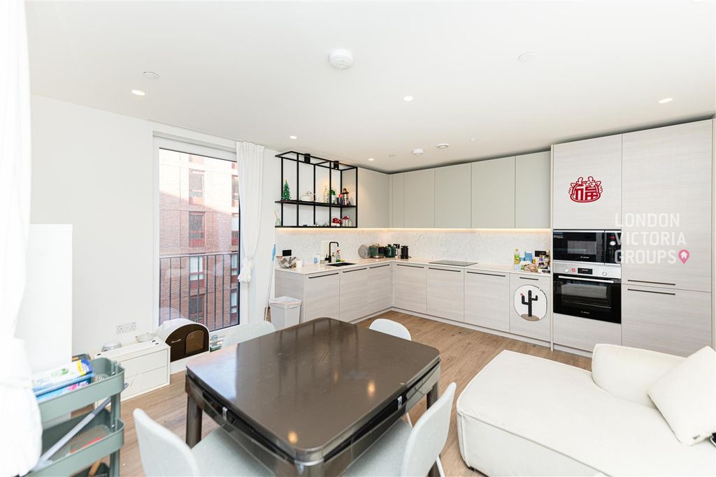 Property photo 3 of 18 1-724.Jpg