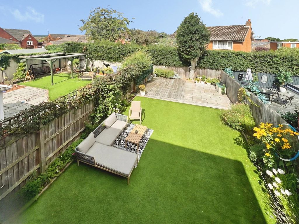 Property photo 2 of 31