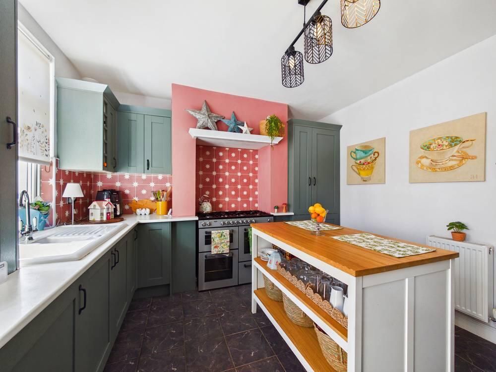 Property photo 2 of 12 Kitchen