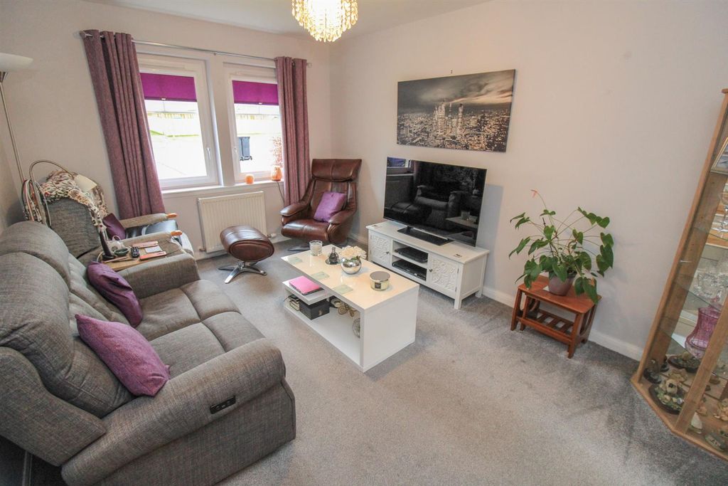 Property photo 2 of 14 Lounge