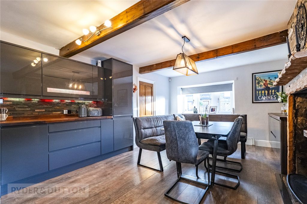 Property photo 3 of 22 Dining Kitchen