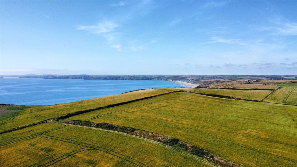 Property photo 3 of 32 Dji_Fly_20250709_155554_352_1752073086311_Photo_Optimized.Jpg