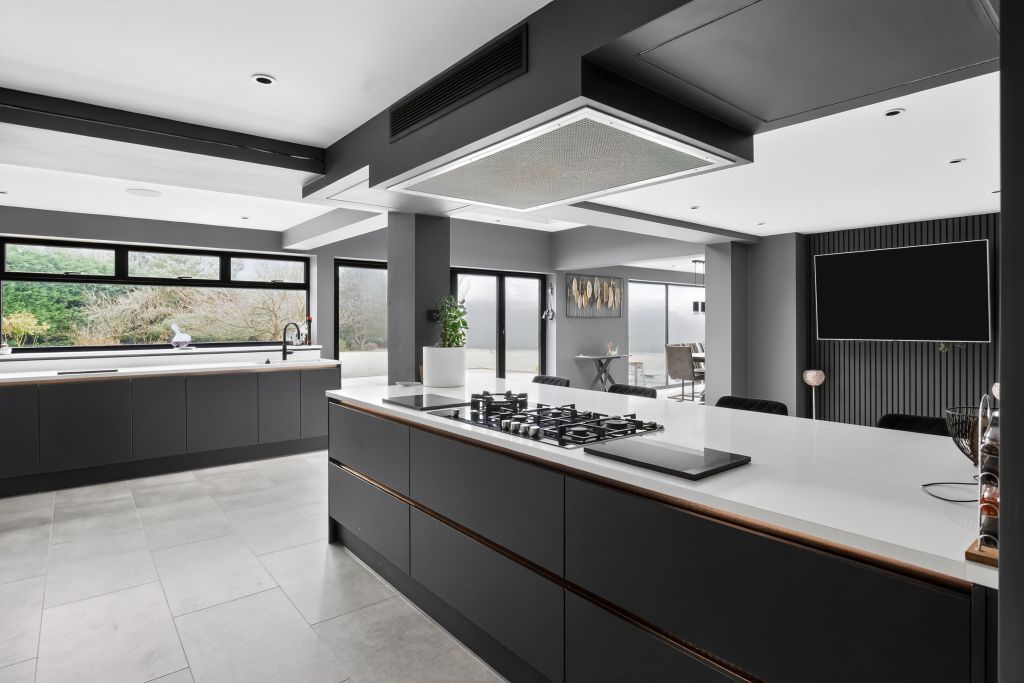 Property photo 1 of 30