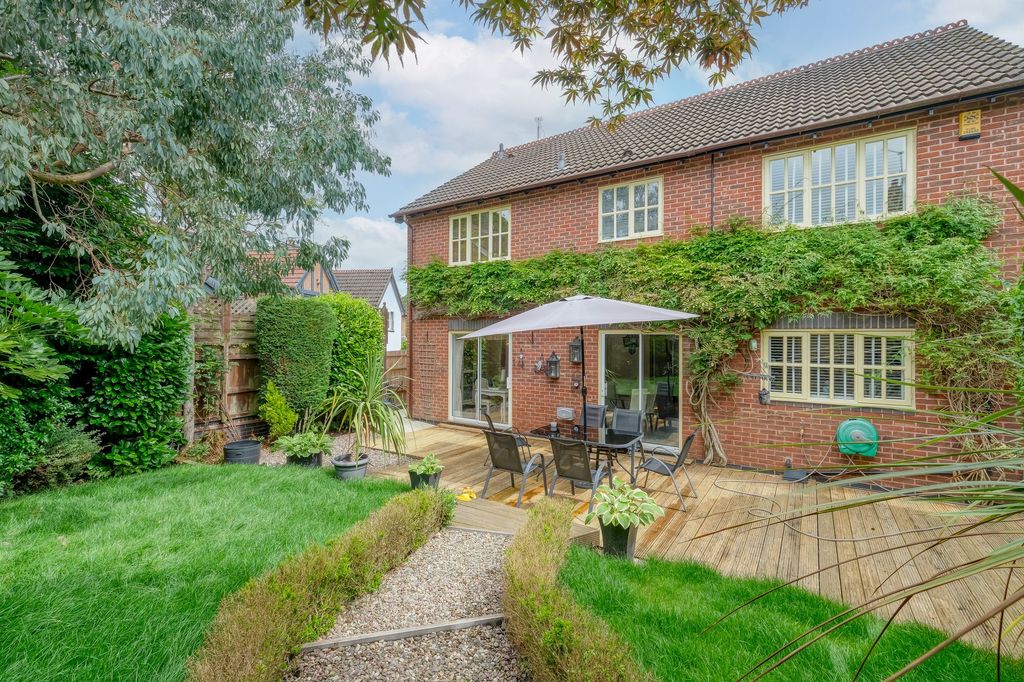 Property photo 2 of 27