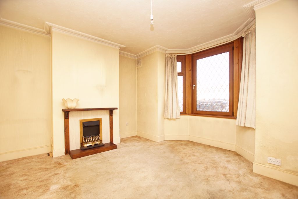 Property photo 2 of 16 Lounge