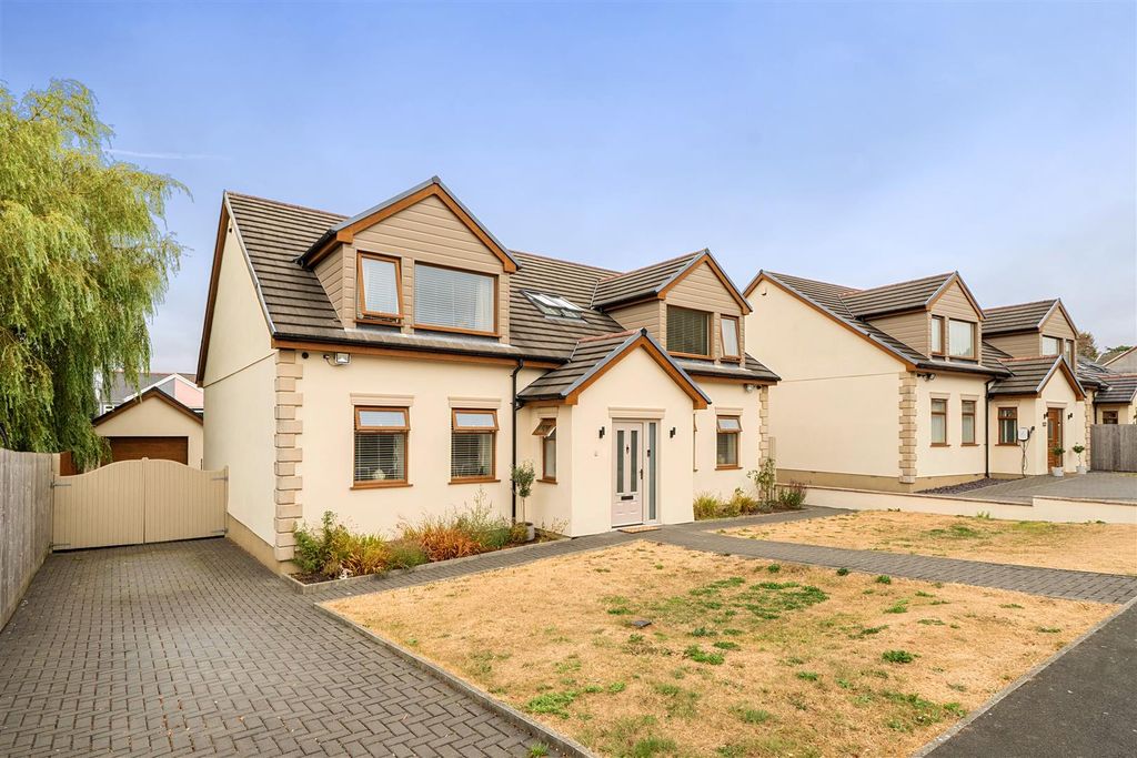 Property photo 1 of 32