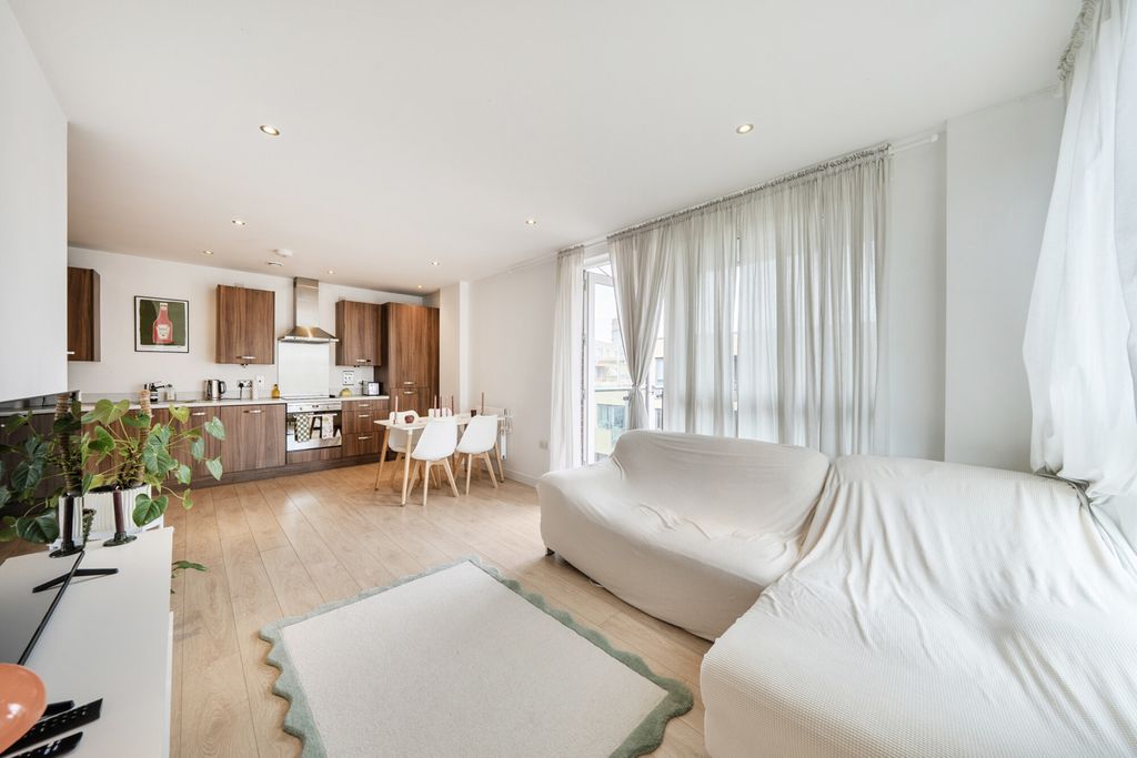Property photo 2 of 21 1467561-7-6A199d1...