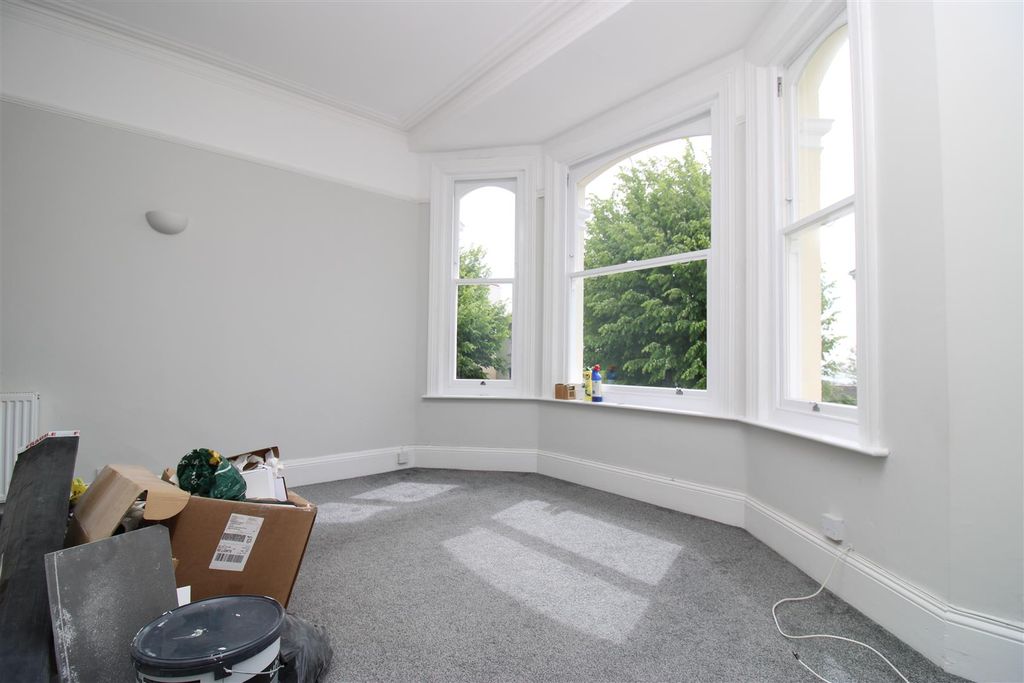 Property photo 3 of 7 Living Room