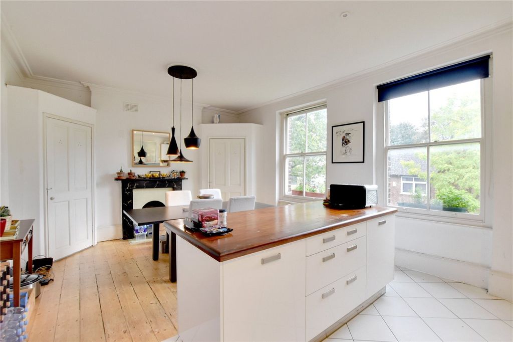 Property photo 3 of 17 Picture No. 06