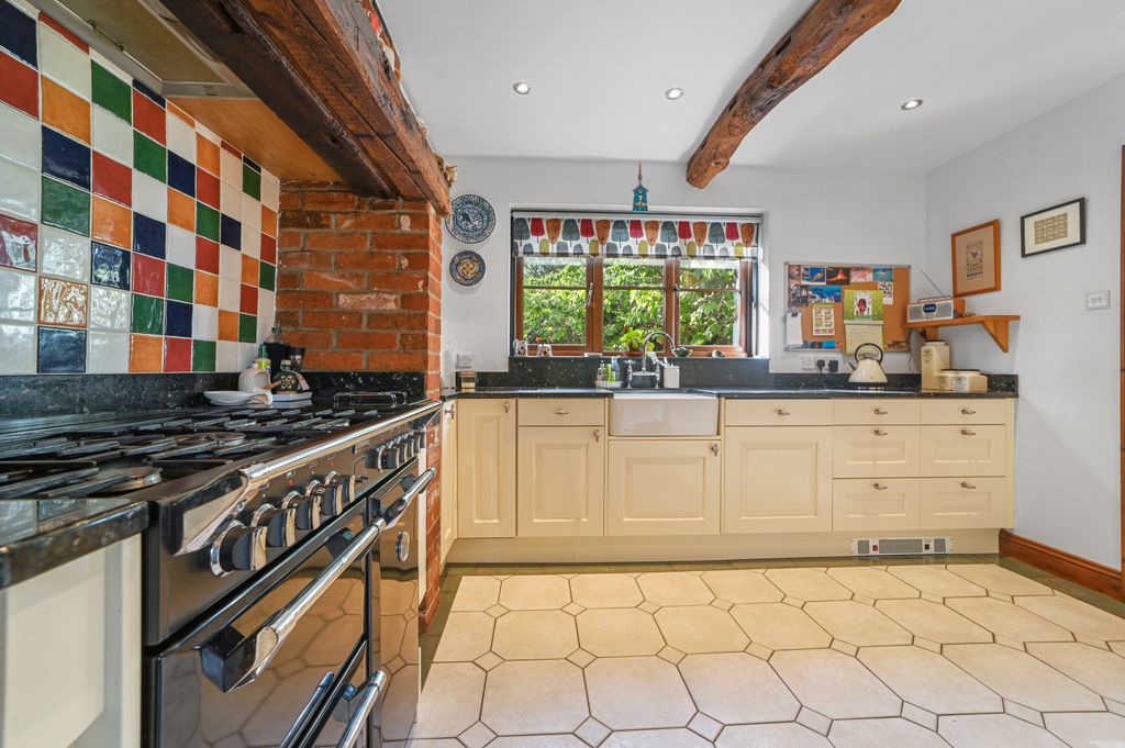 Property photo 2 of 37 Ht-Fc(Col)-Glebecottage-11