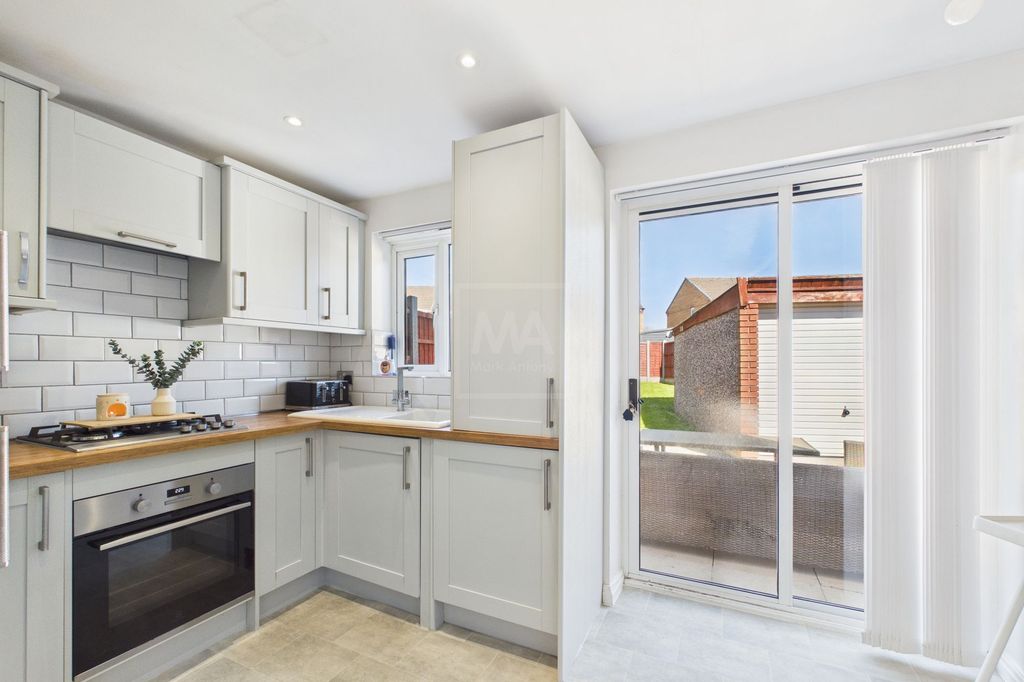 Property photo 2 of 16 Kitchen/Dining Room