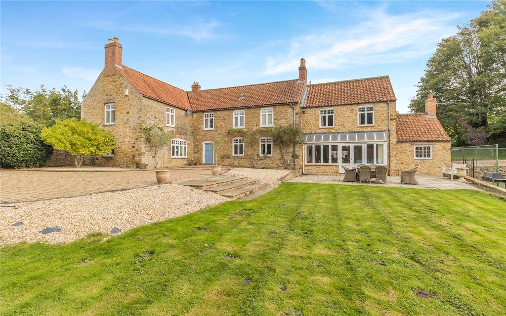 Property photo 1 of 21 Front View