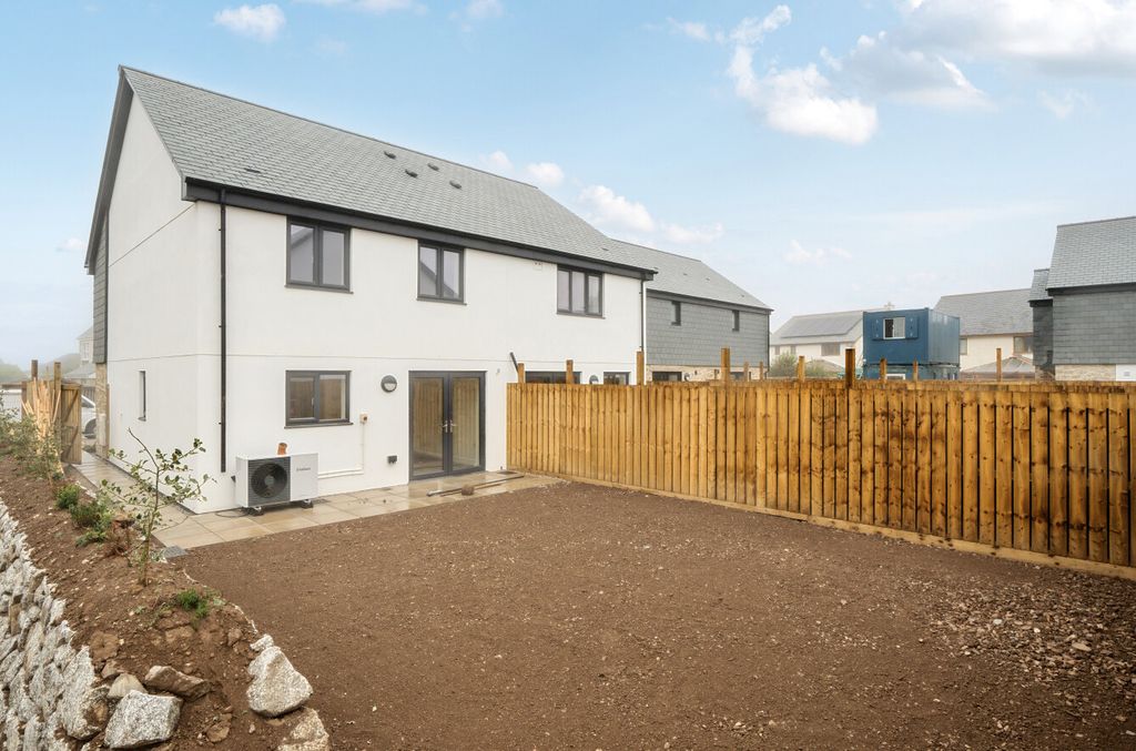 Property photo 2 of 28 1331538-20-688B7F...