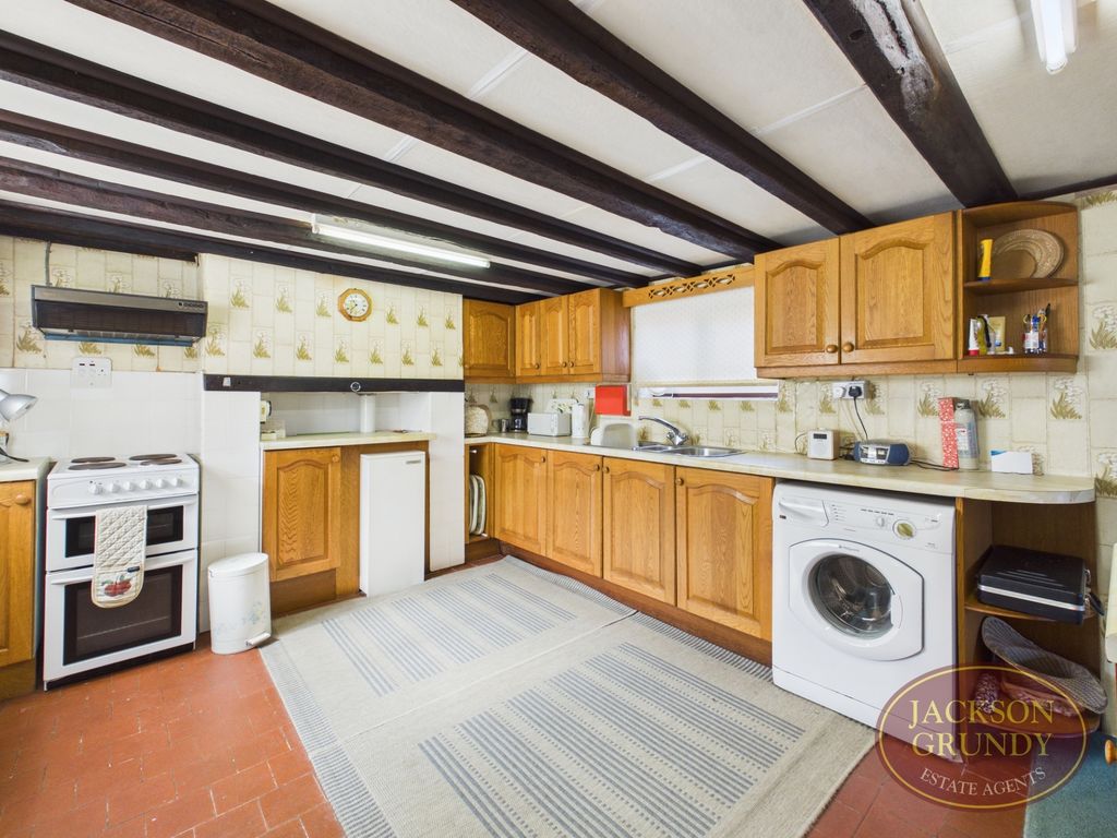 Property photo 3 of 17 21 Main Road