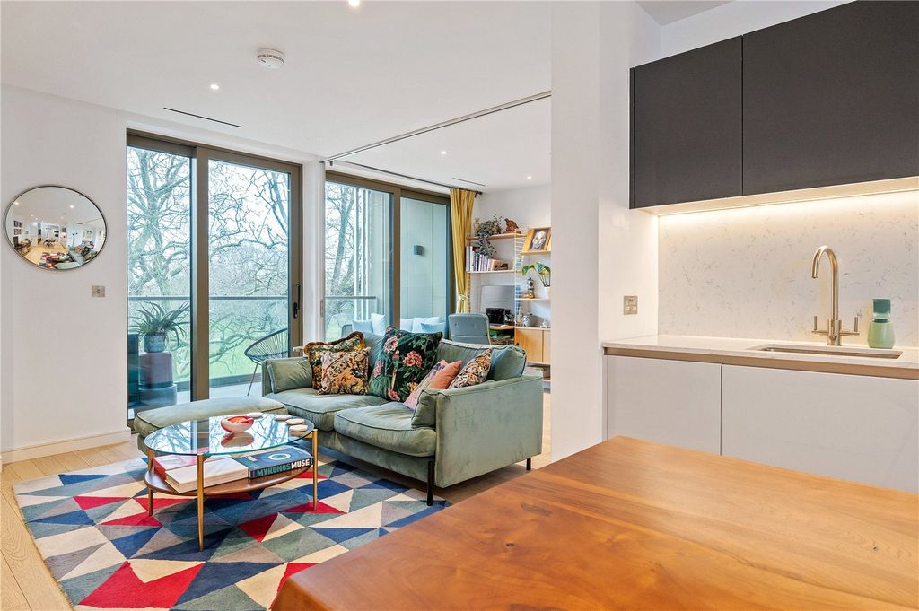 Property photo 3 of 23 Reception/Kitchen