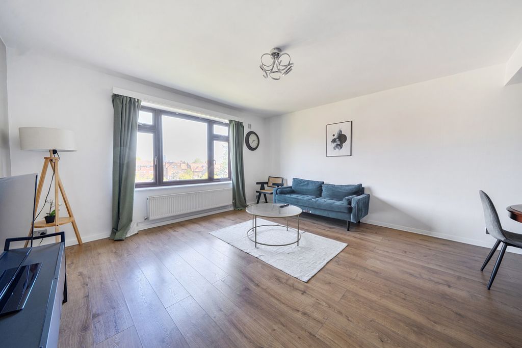 Property photo 1 of 20 1452853-8-69Eb635...