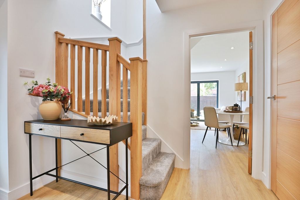 Property photo 2 of 17 Pbox-Img.Jpg
