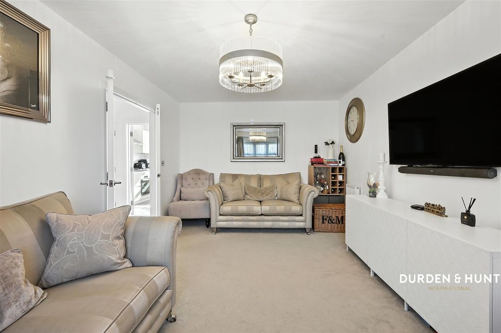 Property photo 2 of 23 Dove Court