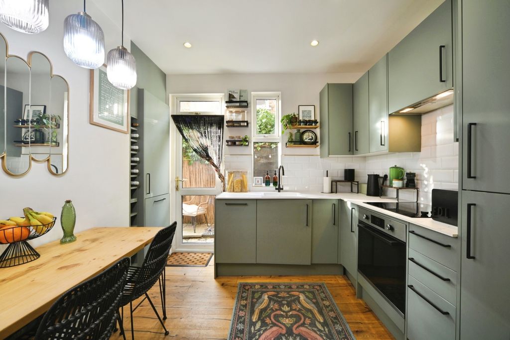 Property photo 3 of 18 Pbox-Img.Jpg