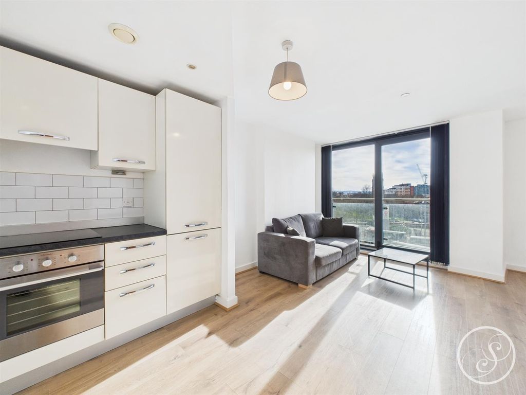 Property photo 3 of 12 Cam02071G0-Pr0524-Still004.Jpg