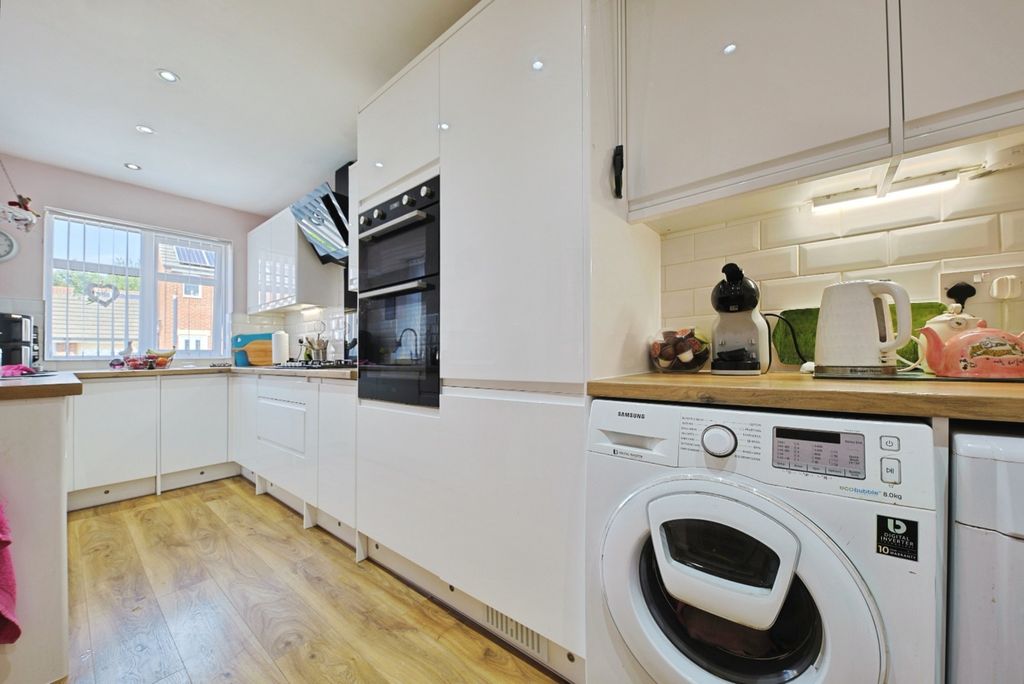 Property photo 3 of 20 4381496