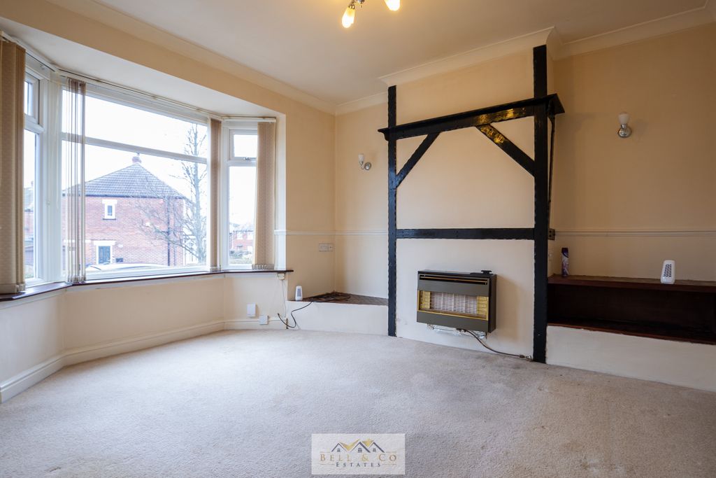 Property photo 3 of 22 Lounge 1.2