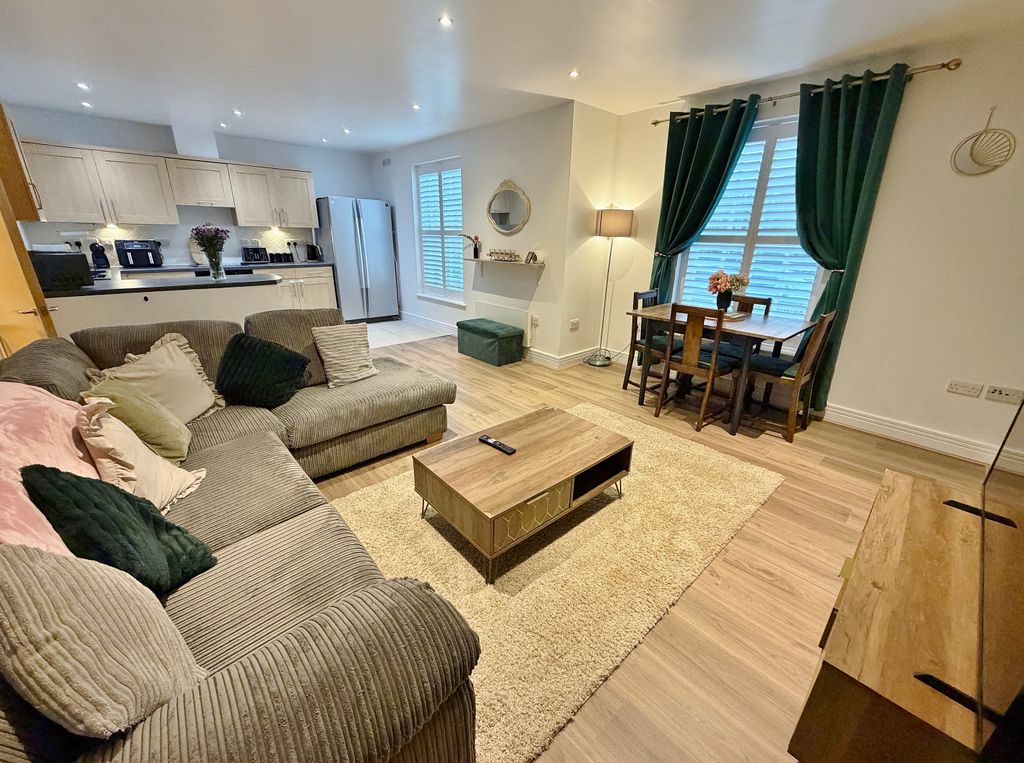 Property photo 3 of 11