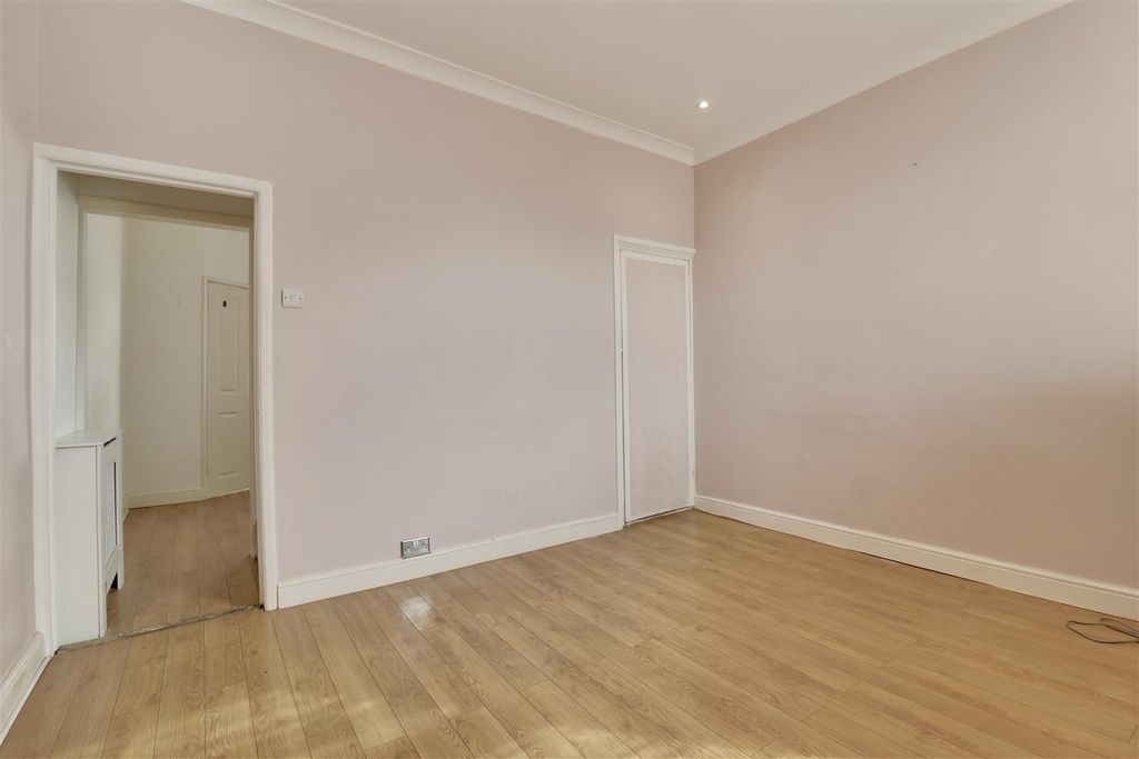 Property photo 3 of 10 224331A1-6D08-47Df-A910-Fdd4B0385E42_1_201_A.Jpeg