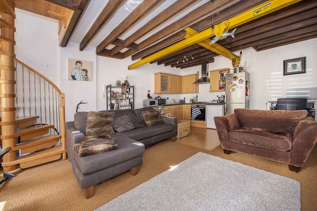 Property photo 2 of 8