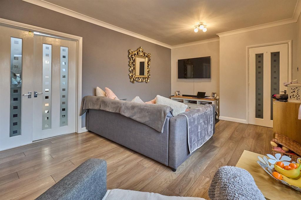 Property photo 3 of 17 Lounge To Front