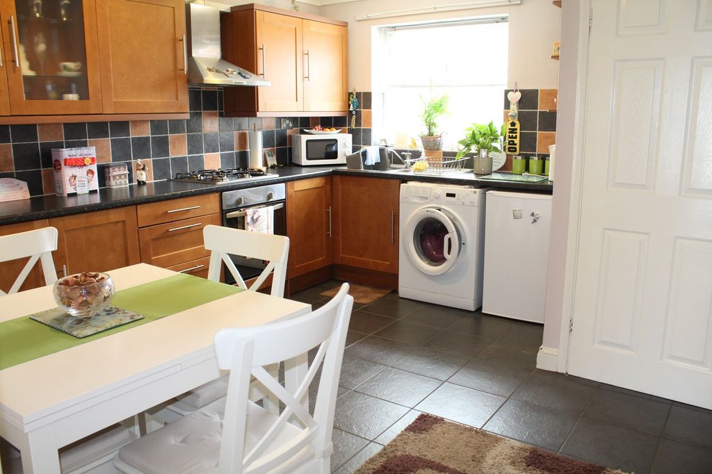 Property photo 2 of 9 Fitted  Dining Kitchen