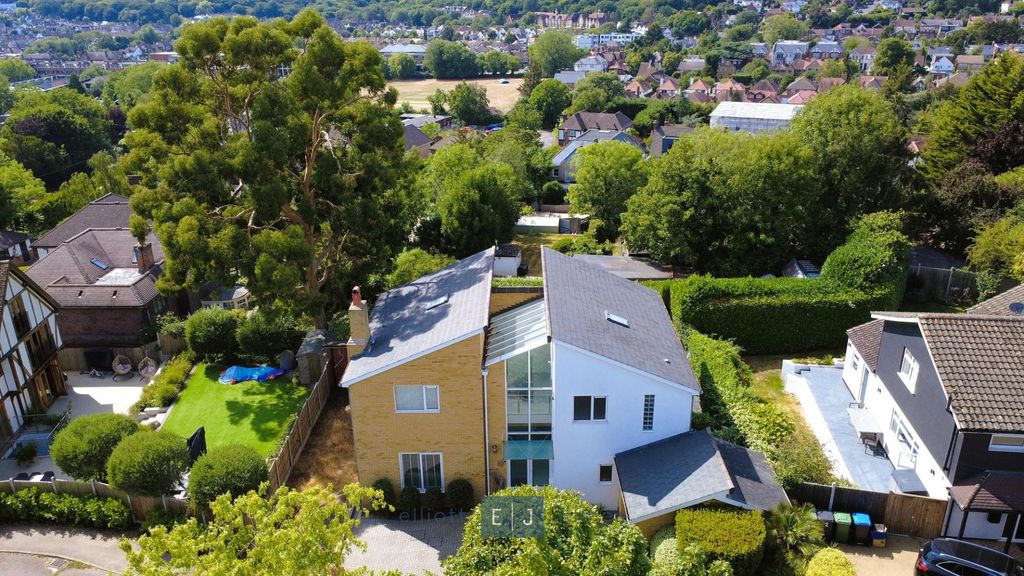 Property photo 2 of 19