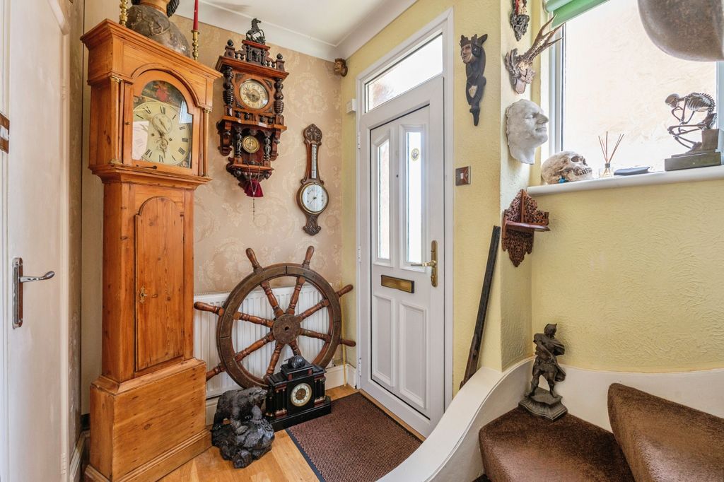 Property photo 2 of 15 Hallway